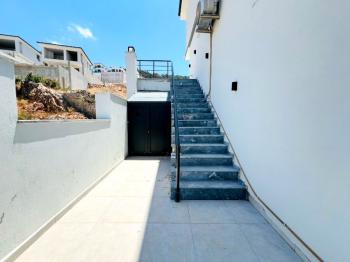 Didim Akbükde Deniz Manzaralı Satılık Villa