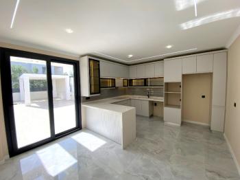 Didim Altınkum Mahallesi'nde Eşsiz Bir Villa Fırsatı