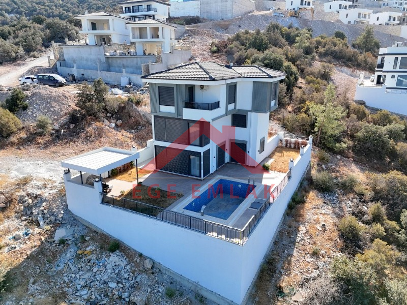 Didim Akbükde Deniz Manzaralı Satılık Villa