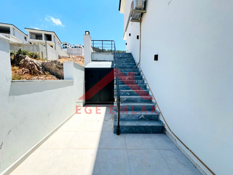Didim Akbükde Deniz Manzaralı Satılık Villa