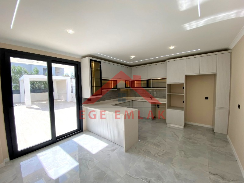 Didim Altınkum Mahallesi'nde Eşsiz Bir Villa Fırsatı
