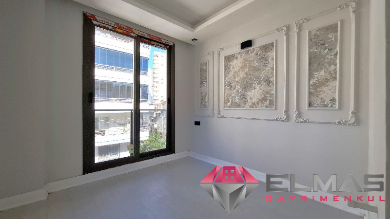 Elmas’tan Şehrin Ortasında Muhteşem Konumlu Triblex Villa