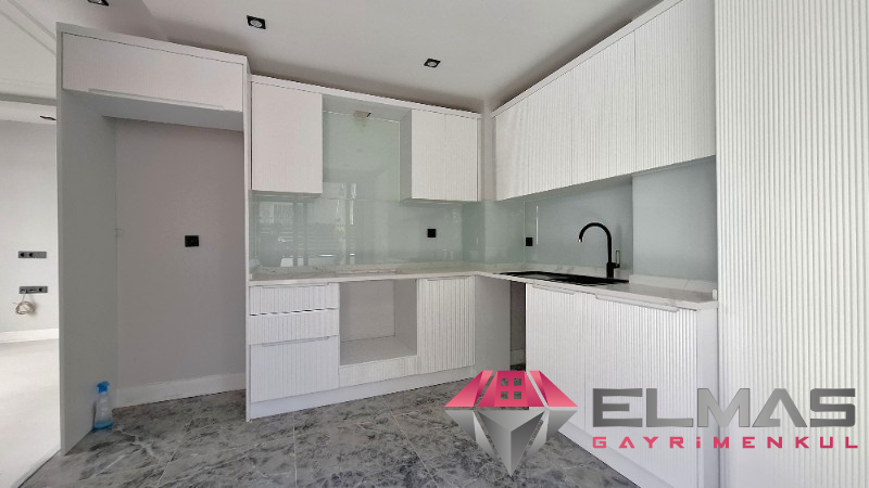 Elmas’tan Şehrin Ortasında Muhteşem Konumlu Triblex Villa