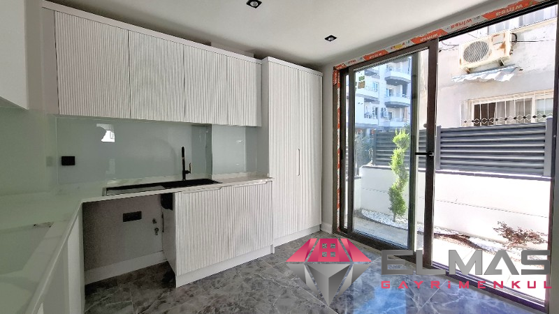 Elmas’tan Şehrin Ortasında Muhteşem Konumlu Triblex Villa