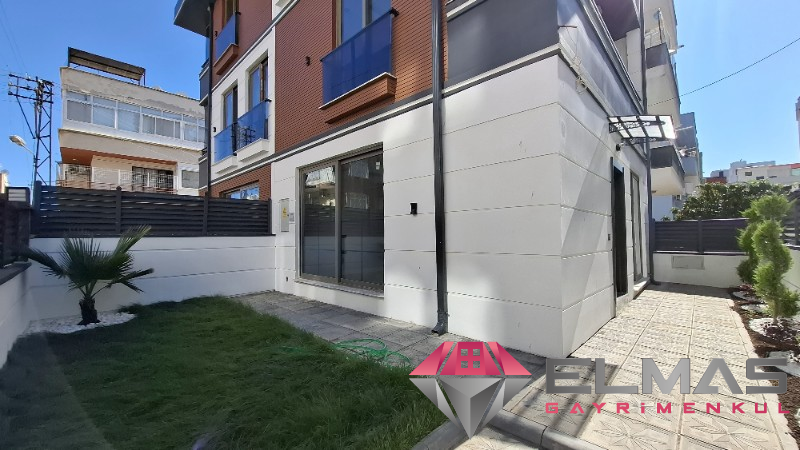 Elmas’tan Şehrin Ortasında Muhteşem Konumlu Triblex Villa