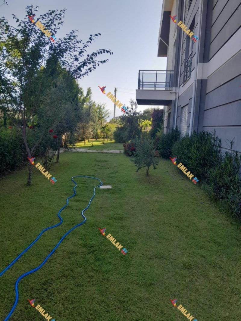 KUŞADASI DAVUTLARDA HAVUZLU SİTEDE GENİŞ DENİZ MANZARALI 2+1 SATILIK DAİRE