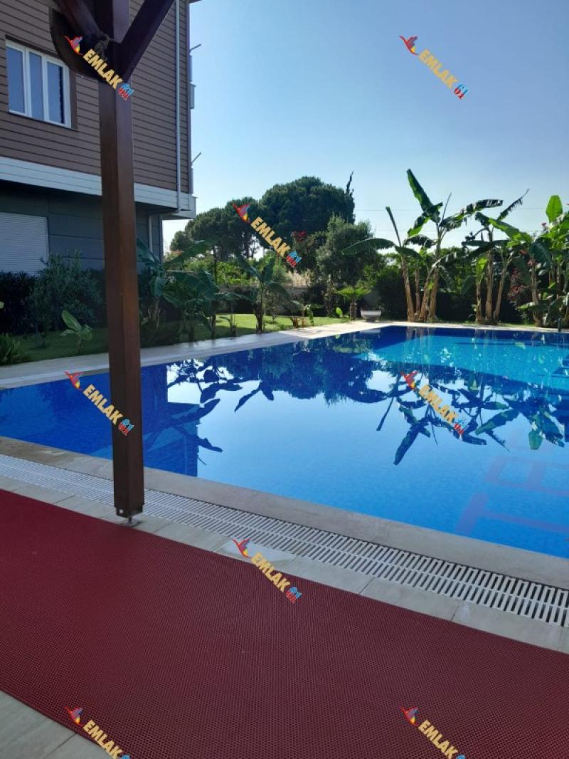 KUŞADASI DAVUTLARDA HAVUZLU SİTEDE GENİŞ DENİZ MANZARALI 2+1 SATILIK DAİRE