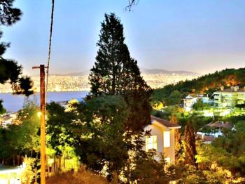 Büyükada 'da Deniz ve Orman Manzaralı Satılık Tarihi Köşk