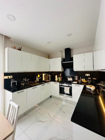 BAĞDAT CADDESİNİN ORTASINDA MUHTEŞEM KONUMDA FIRSAT SATILIK DAİRE