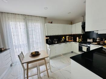 BAĞDAT CADDESİNİN ORTASINDA MUHTEŞEM KONUMDA FIRSAT SATILIK DAİRE