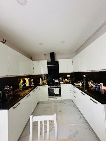 BAĞDAT CADDESİNİN ORTASINDA MUHTEŞEM KONUMDA FIRSAT SATILIK DAİRE