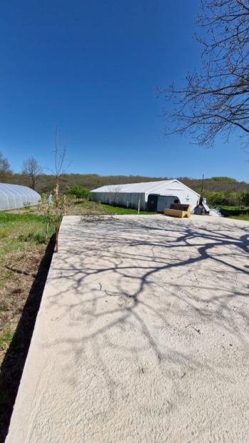 SATILIK 4+1 ÇİFTLİK EVİ + 300 m2 ÇELİK KONSTRÜKSİYON  ÇADIR + 2 ADET SERA 