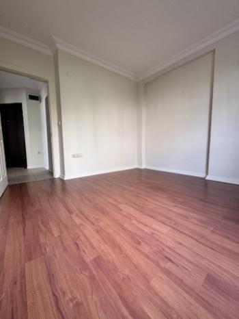 Ümraniye Çamlık Mahallesi'nde Giriş Kat 2+1 Kiralık Daire