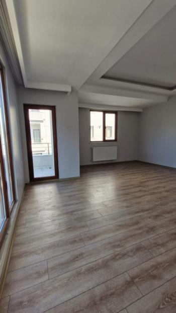 SANCAKTEPE'DE SİTE İÇERİSİNDE 125 M2  2+1 SATILIK  DAİRE 