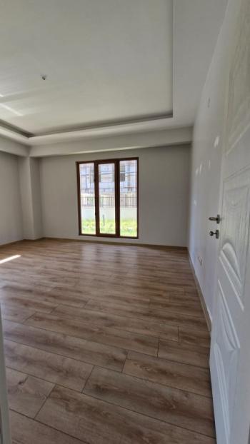 SANCAKTEPE 'DE SİTE İÇERİSİNDE SATILIK 2+1 BAHÇE KATI