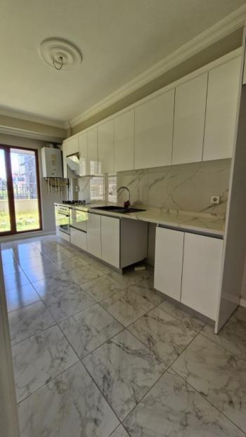 SANCAKTEPE 'DE SİTE İÇERİSİNDE SATILIK 2+1 BAHÇE KATI