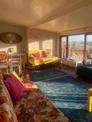 Yeldeğirmeni Tarihi Binada Full Deniz Manzaralı Kiralık Daire