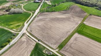 23.527 M² TEK TAPU YERLEŞİME YAKIN ASFALT ÜZER FIRSAT TARLA