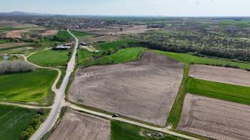 23.527 M² TEK TAPU YERLEŞİME YAKIN ASFALT ÜZER FIRSAT TARLA