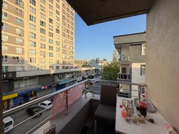 MEYDANDA SATILIK ARA KAT KÖŞE 2+1 SATILIK DAİRE
