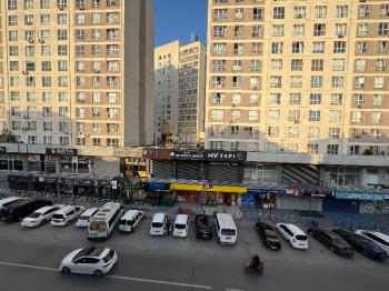 MEYDANDA SATILIK ARA KAT KÖŞE 2+1 SATILIK DAİRE