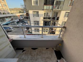 MEYDANDA SATILIK ARA KAT KÖŞE 2+1 SATILIK DAİRE