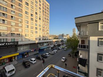 MEYDANDA SATILIK ARA KAT KÖŞE 2+1 SATILIK DAİRE