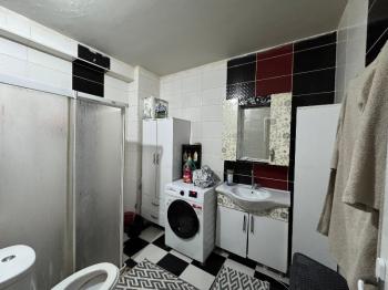 MEYDANDA SATILIK ARA KAT KÖŞE 2+1 SATILIK DAİRE
