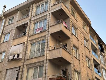 MEYDANDA SATILIK ARA KAT KÖŞE 2+1 SATILIK DAİRE