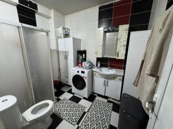 MEYDANDA SATILIK ARA KAT KÖŞE 2+1 SATILIK DAİRE