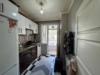 MEYDANDA SATILIK ARA KAT KÖŞE 2+1 SATILIK DAİRE