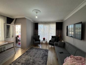 MEYDANDA SATILIK ARA KAT KÖŞE 2+1 SATILIK DAİRE