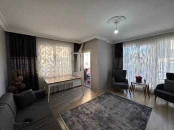 MEYDANDA SATILIK ARA KAT KÖŞE 2+1 SATILIK DAİRE