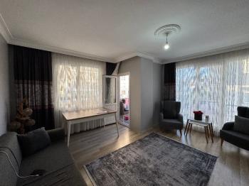 MEYDANDA SATILIK ARA KAT KÖŞE 2+1 SATILIK DAİRE