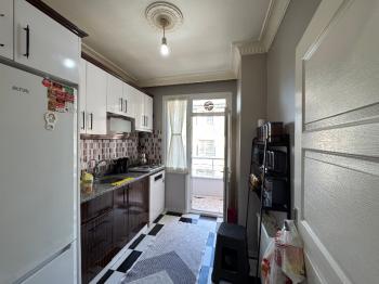 MEYDANDA SATILIK ARA KAT KÖŞE 2+1 SATILIK DAİRE