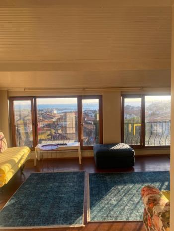 Yeldeğirmeni Tarihi Binada Full Deniz Manzaralı Kiralık Daire
