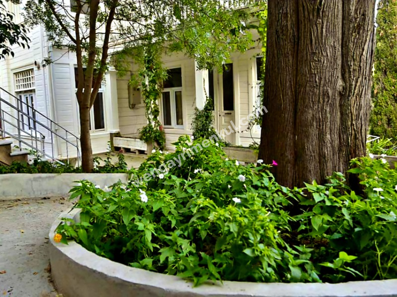 Büyükada 'da Deniz ve Orman Manzaralı Satılık Tarihi Köşk