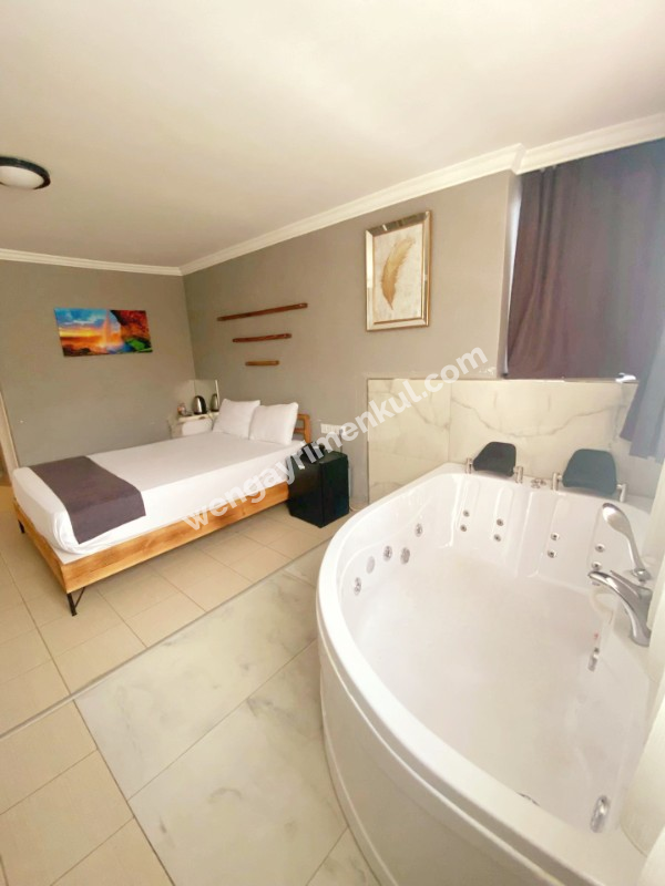 PENDİK'TE TABELA DEĞERİ YÜKSEK, RUHSATLI SATILIK OTEL VE BİNASI