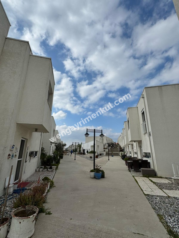 35.Sokak Sitesi Manzaralı, Balkonlu ,3+1 KİRALIK DUBLEKS DAİRE