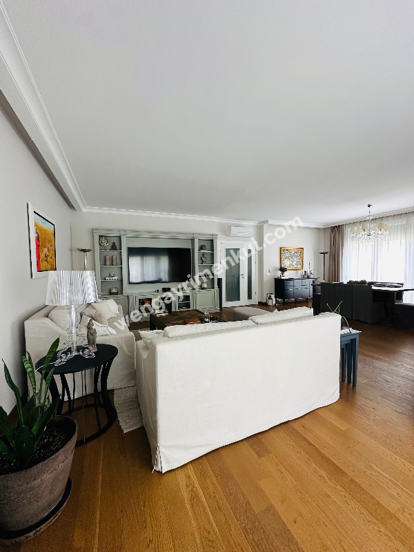 BAĞDAT CADDESİNİN ORTASINDA MUHTEŞEM KONUMDA FIRSAT SATILIK DAİRE