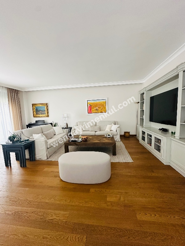 BAĞDAT CADDESİNİN ORTASINDA MUHTEŞEM KONUMDA FIRSAT SATILIK DAİRE