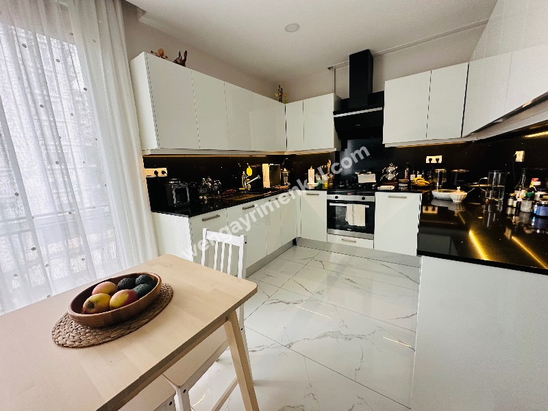 BAĞDAT CADDESİNİN ORTASINDA MUHTEŞEM KONUMDA FIRSAT SATILIK DAİRE
