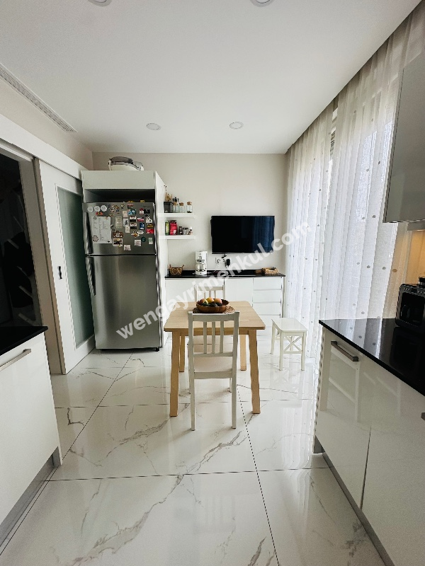 BAĞDAT CADDESİNİN ORTASINDA MUHTEŞEM KONUMDA FIRSAT SATILIK DAİRE