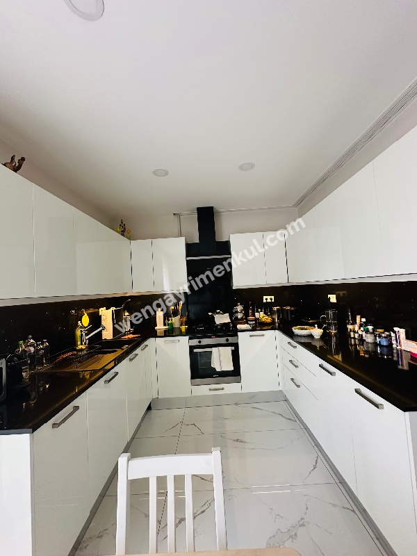 BAĞDAT CADDESİNİN ORTASINDA MUHTEŞEM KONUMDA FIRSAT SATILIK DAİRE