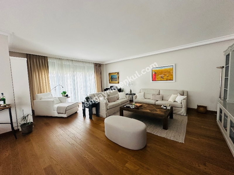 BAĞDAT CADDESİNİN ORTASINDA MUHTEŞEM KONUMDA FIRSAT SATILIK DAİRE