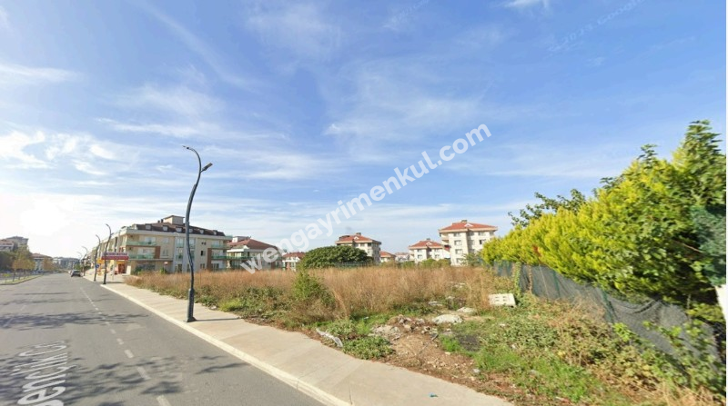BEYLİKDÜZÜ KAVAKLI MAH. 1346m2 SATILIK KONUT+TİCARİ İMARLI ARSA