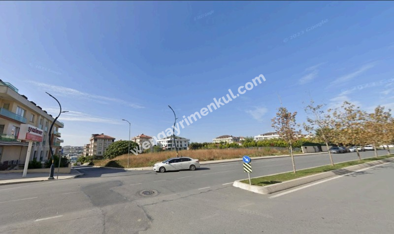 BEYLİKDÜZÜ KAVAKLI MAH. 1346m2 SATILIK KONUT+TİCARİ İMARLI ARSA
