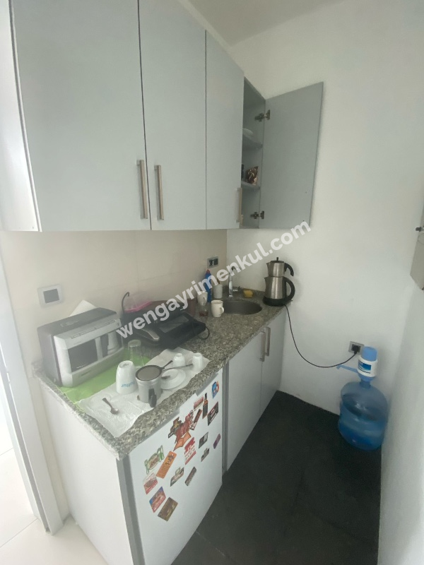 ŞERIFALI YAN YOLA YAKIN DEPOLU OFİS KATI 