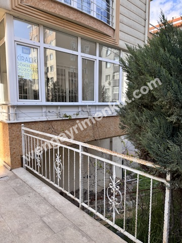 Ümraniye Çamlık Mahallesi'nde Giriş Kat 2+1 Kiralık Daire