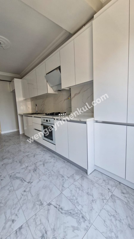 SANCAKTEPE'DE SİTE İÇERİSİNDE 125 M2  2+1 SATILIK  DAİRE 
